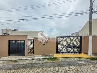 Foto do Casa-Casa no condomínio Villaggio di Monteverdi para venda com 2 quartos, sendo 2 suítes, 90m²