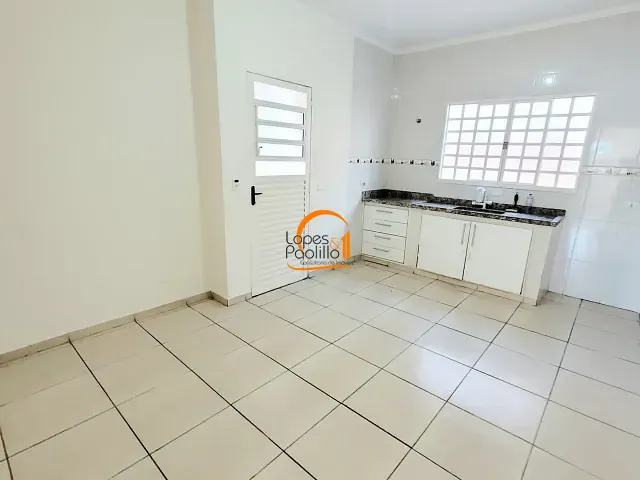 Casa 2 quartos e 2 banheiros, para alugar, no bairro Alvinópolis em Atibaia