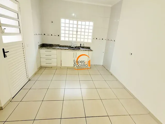 Casa 2 quartos e 2 banheiros, para alugar, no bairro Alvinópolis em Atibaia