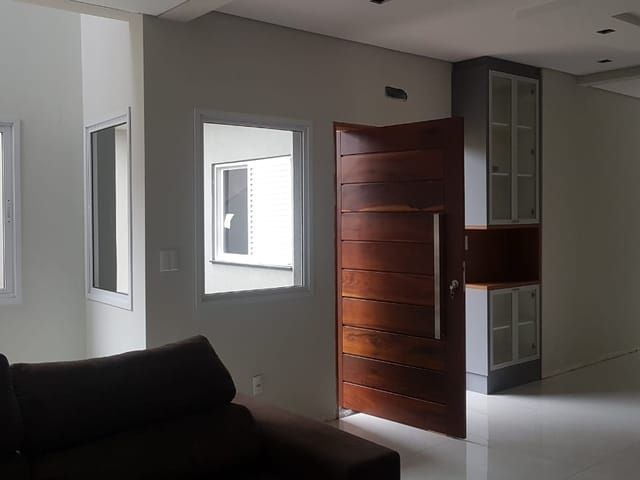 Casa com 300m² 3 quartos e 4 banheiros, à venda, no bairro Jardim Oásis em Taubaté