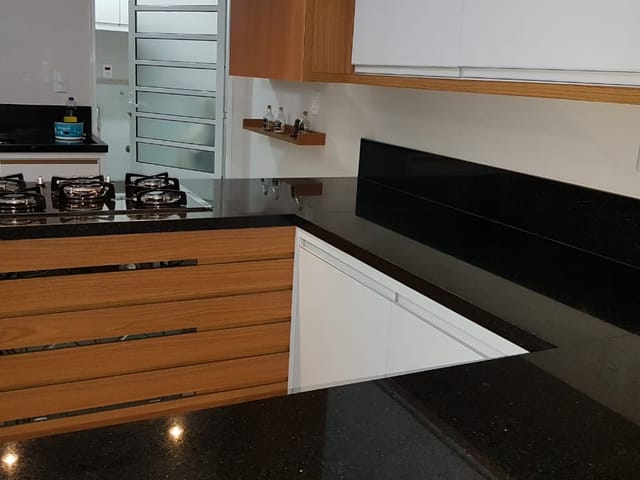 Casa com 300m² 3 quartos e 4 banheiros, à venda, no bairro Jardim Oásis em Taubaté