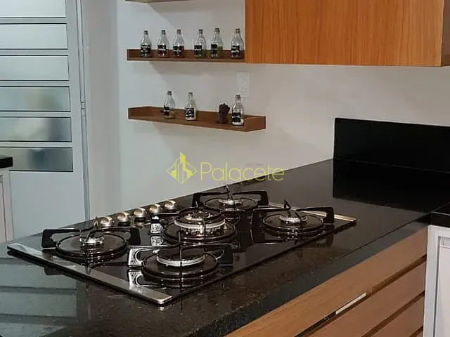 Casa com 300m² 3 quartos e 4 banheiros, à venda, no bairro Jardim Oásis em Taubaté