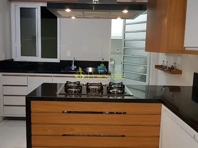 Casa com 300m² 3 quartos e 4 banheiros, à venda, no bairro Jardim Oásis em Taubaté
