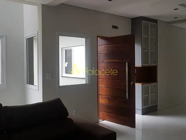 Casa com 300m² 3 quartos e 4 banheiros, à venda, no bairro Jardim Oásis em Taubaté