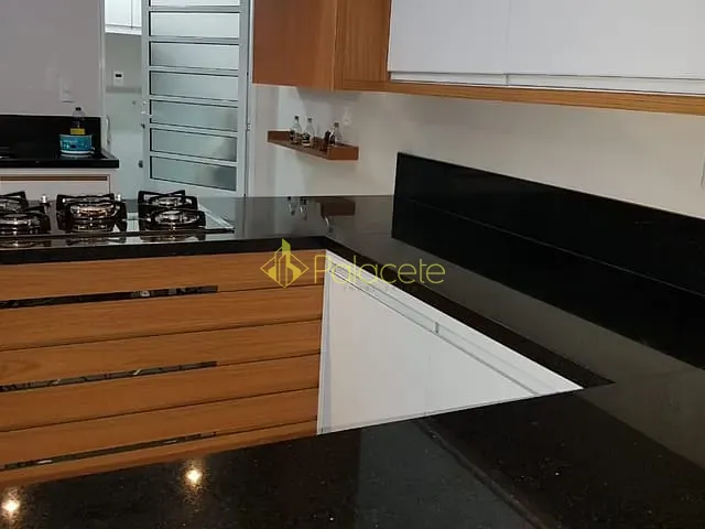 Casa com 300m² 3 quartos e 4 banheiros, à venda, no bairro Jardim Oásis em Taubaté