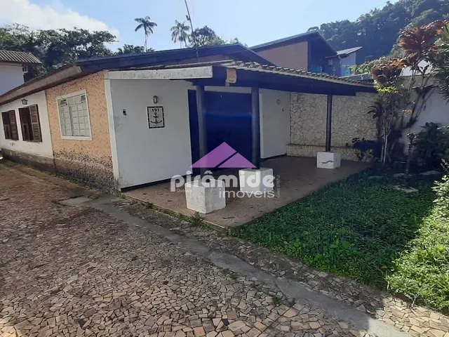 Casa com 250m² 2 quartos e 2 banheiros, à venda, no bairro Cocanha em Caraguatatuba