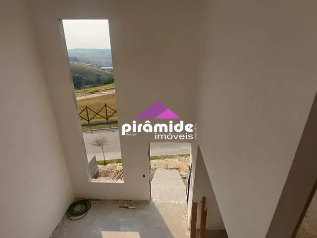 Casa com 250m² 3 quartos e 3 banheiros, à venda, no bairro Condomínio Residencial Mantiqueira em São José dos Campos