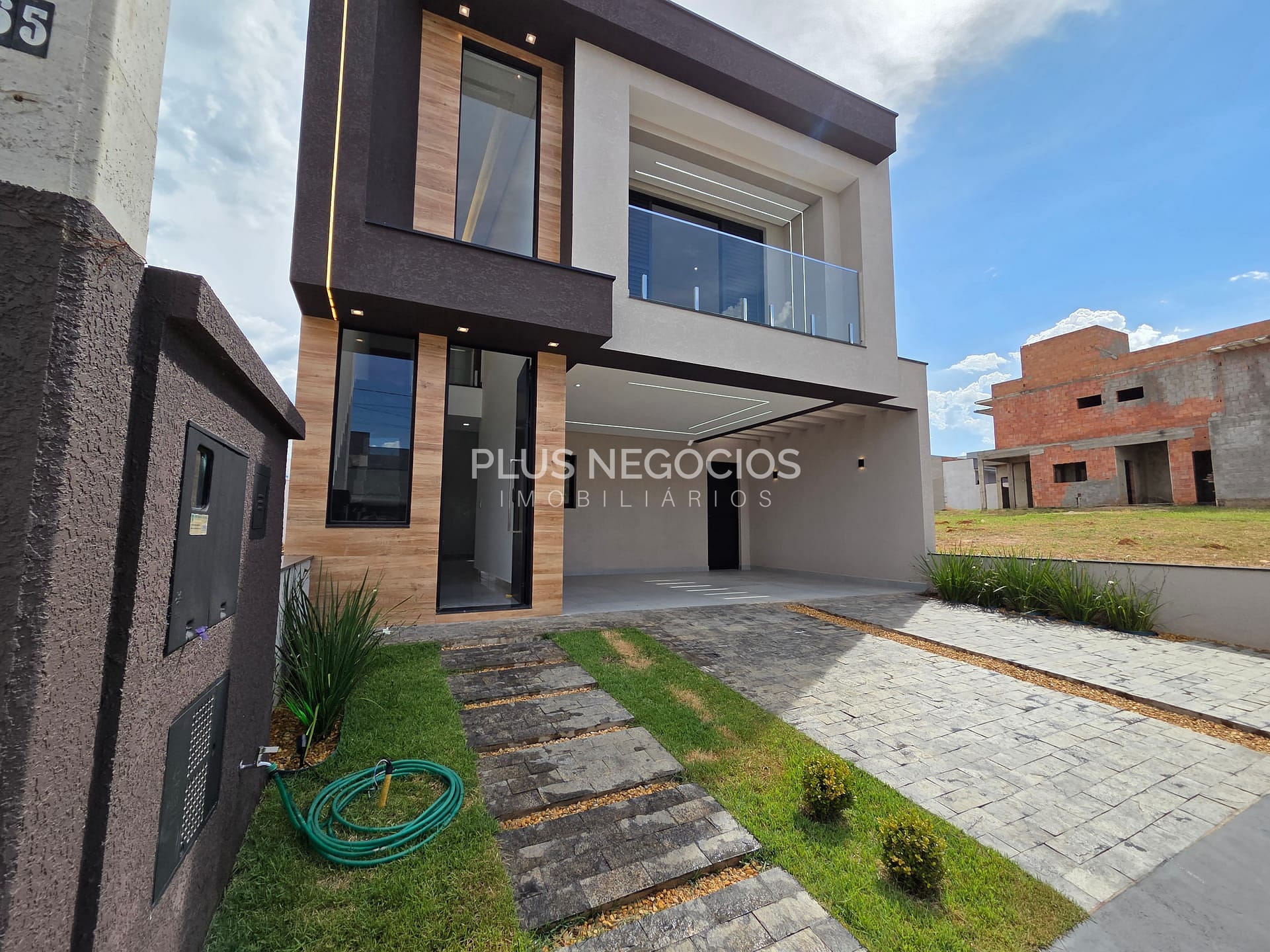 Casa à venda com 3 quartos, 181m² - Foto 2