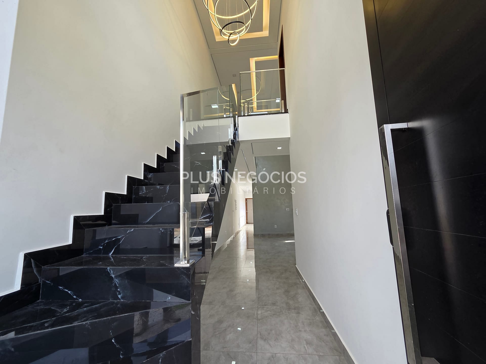 Casa à venda com 3 quartos, 181m² - Foto 3