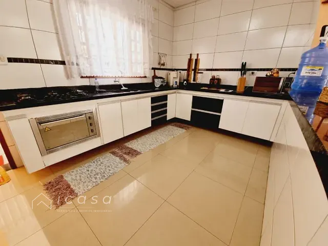 Casa com 348m² 3 quartos e 3 banheiros, à venda, no bairro Campos Elíseos em Taubaté