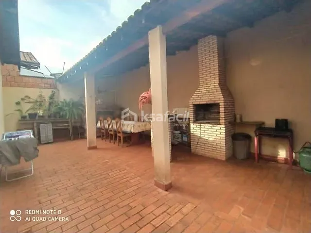 Casa com 200m² 3 quartos e 2 banheiros, à venda, no bairro Jardim Colibrí em Campo Grande