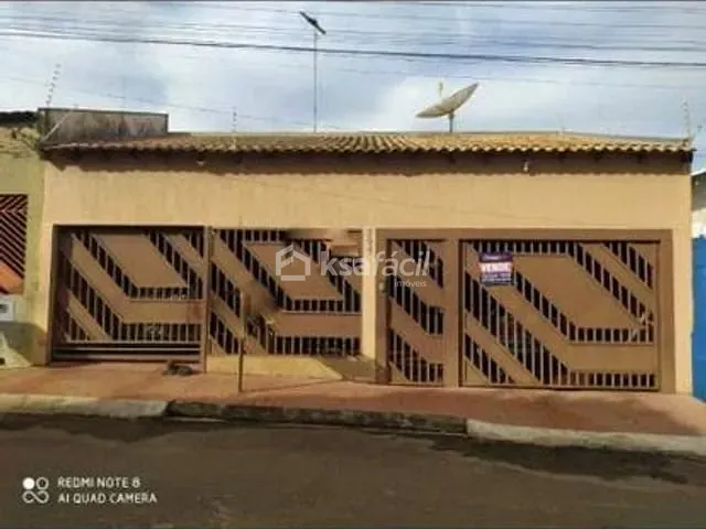 Casa com 200m² 3 quartos e 2 banheiros, à venda, no bairro Jardim Colibrí em Campo Grande