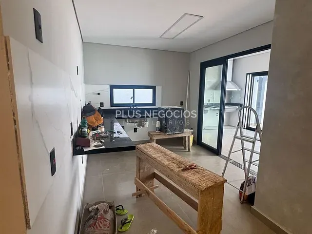 Casa com 300m² 3 quartos e 4 banheiros, à venda, no bairro Vila Augusta em Sorocaba
