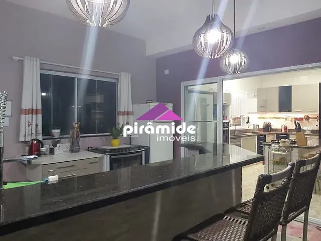 Casa com 1000m² 5 quartos e 5 banheiros, à venda, no bairro Condomínio Residencial Mirante do Vale em Jacareí