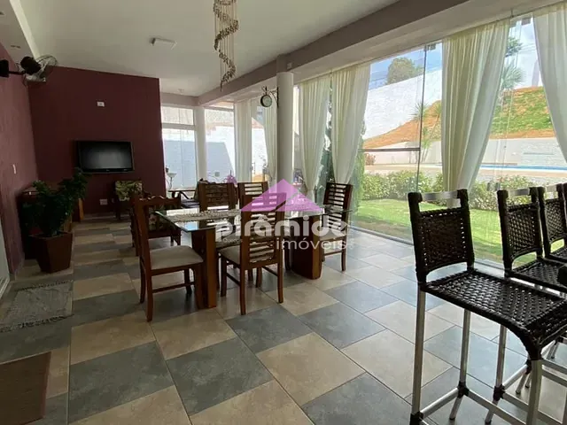 Casa com 1000m² 5 quartos e 5 banheiros, à venda, no bairro Condomínio Residencial Mirante do Vale em Jacareí