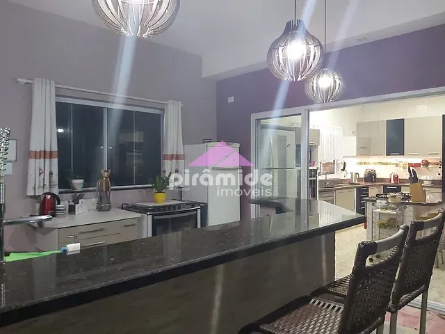 Casa com 1000m² 5 quartos e 5 banheiros, à venda, no bairro Condomínio Residencial Mirante do Vale em Jacareí