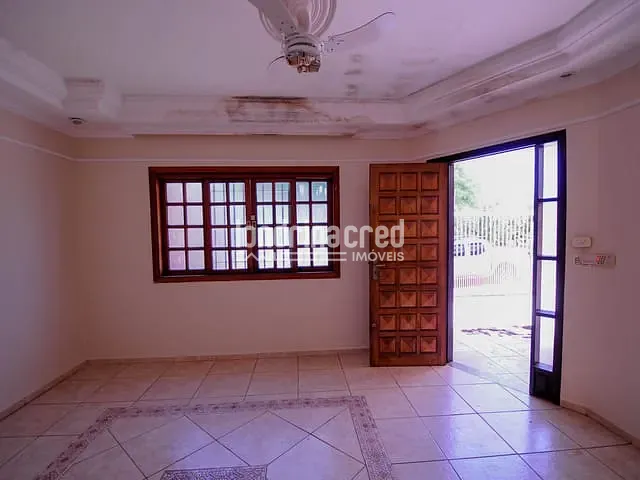 Casa com 250m² 3 quartos e 2 banheiros, à venda, no bairro Parque Leblon em Londrina