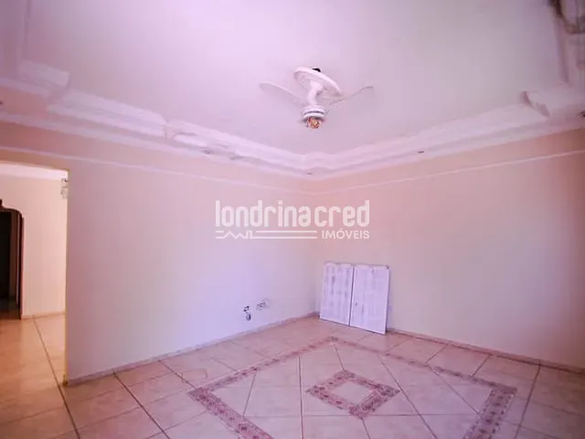 Casa com 250m² 3 quartos e 2 banheiros, à venda, no bairro Parque Leblon em Londrina
