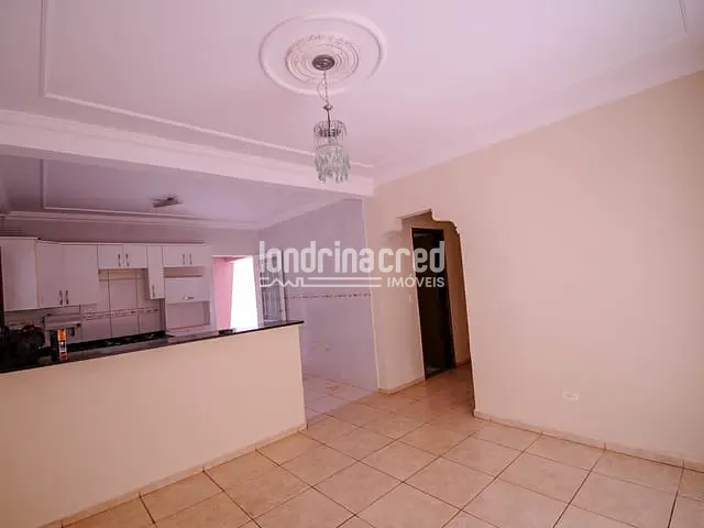 Casa com 250m² 3 quartos e 2 banheiros, à venda, no bairro Parque Leblon em Londrina