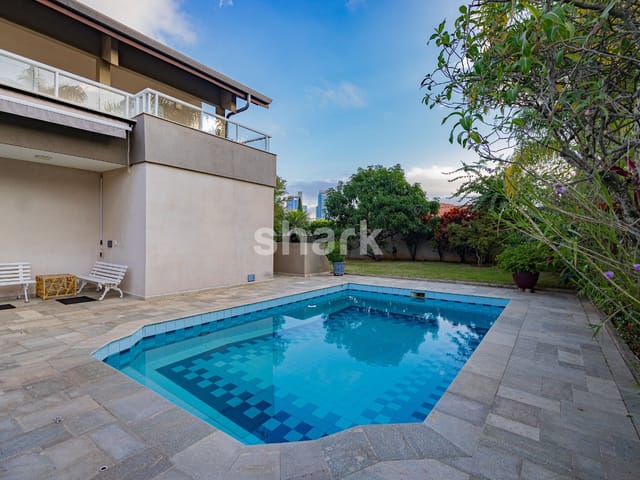 Casa com 850m² 4 quartos e 6 banheiros, à venda, no bairro Alphaville em Santana de Parnaíba