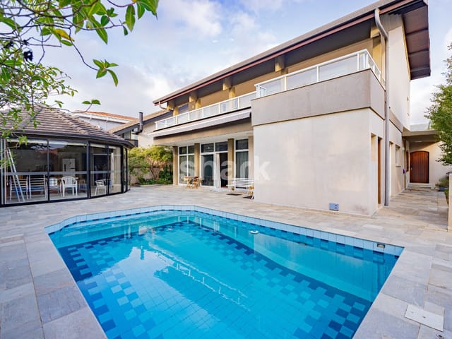 Casa com 850m² 4 quartos e 6 banheiros, à venda, no bairro Alphaville em Santana de Parnaíba
