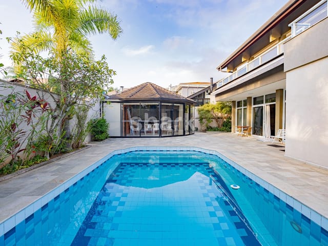 Casa com 850m² 4 quartos e 6 banheiros, à venda, no bairro Alphaville em Santana de Parnaíba