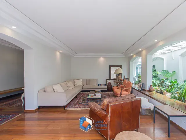 Casa com 350m² 4 quartos e 6 banheiros, à venda, no bairro Pacaembu em São Paulo