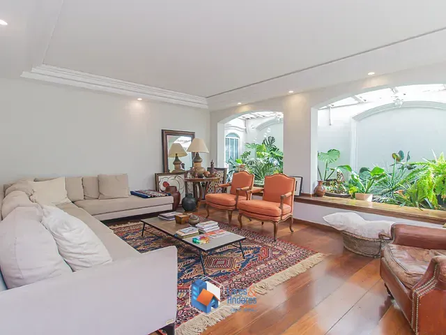Casa com 350m² 4 quartos e 6 banheiros, à venda, no bairro Pacaembu em São Paulo