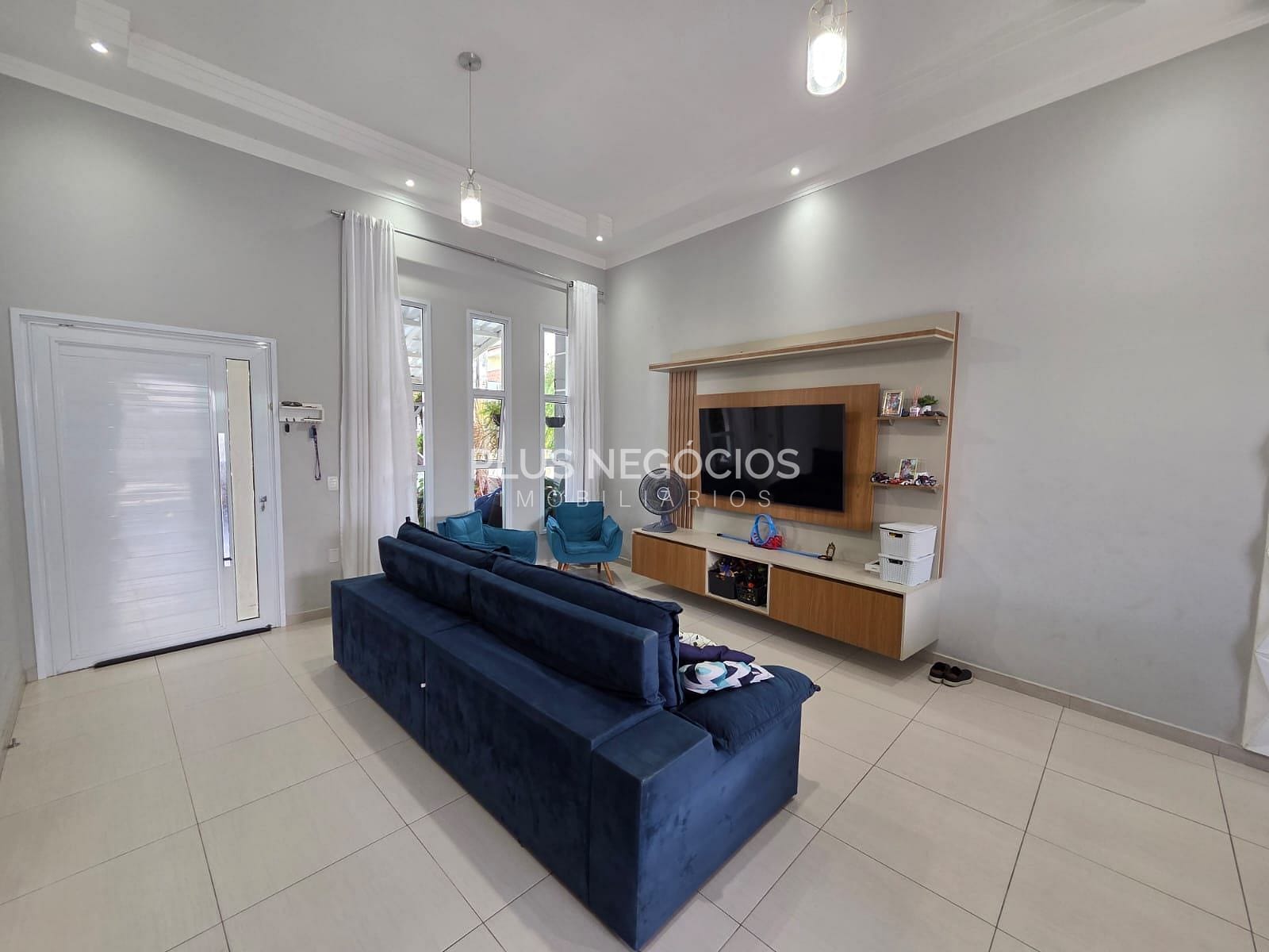 Casa à venda com 4 quartos, 168m² - Foto 2