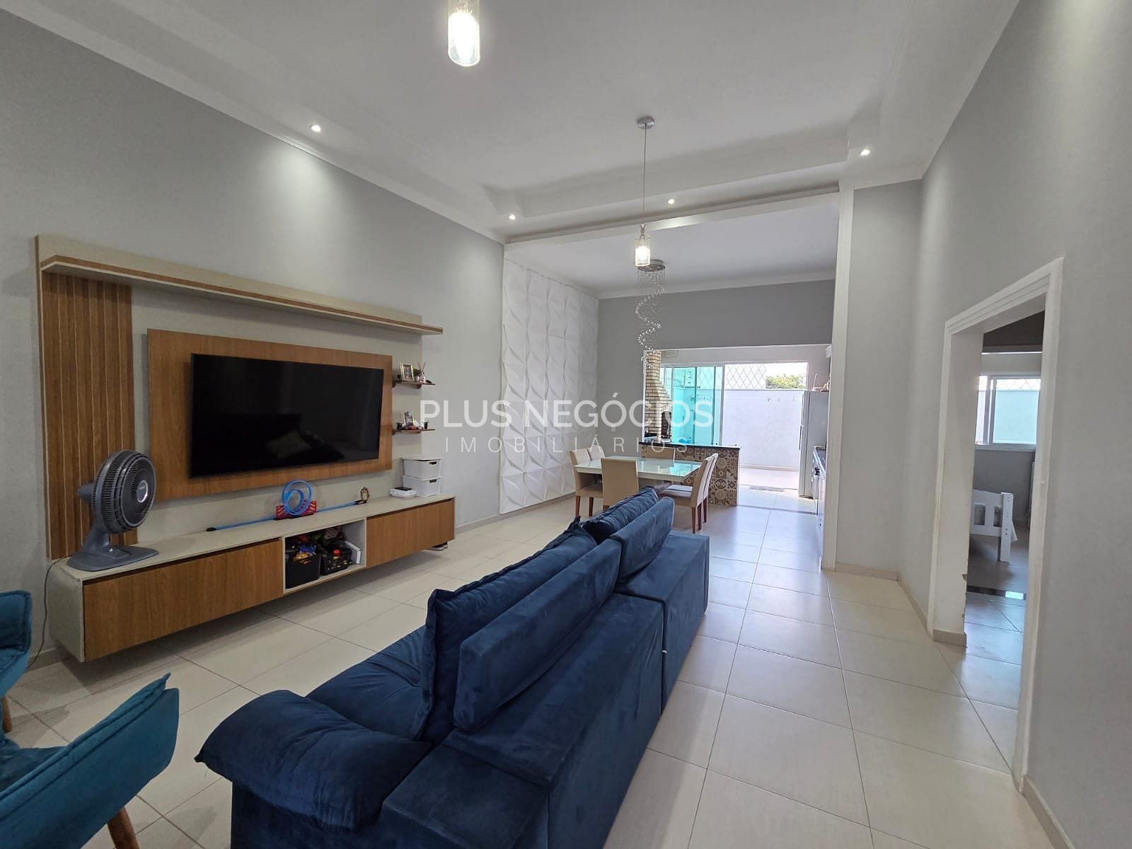 Casa à venda com 4 quartos, 168m² - Foto 1