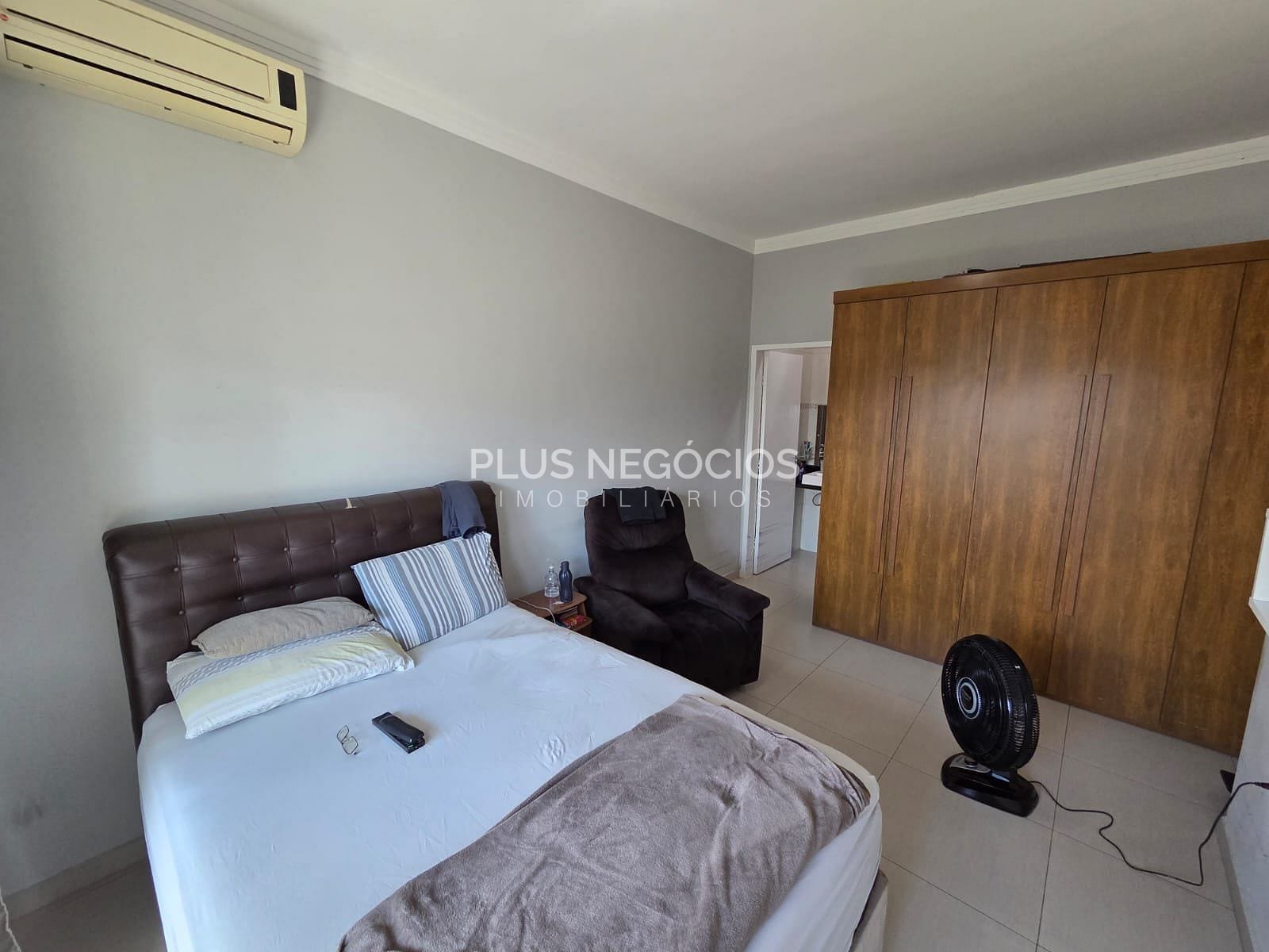 Casa à venda com 4 quartos, 168m² - Foto 12