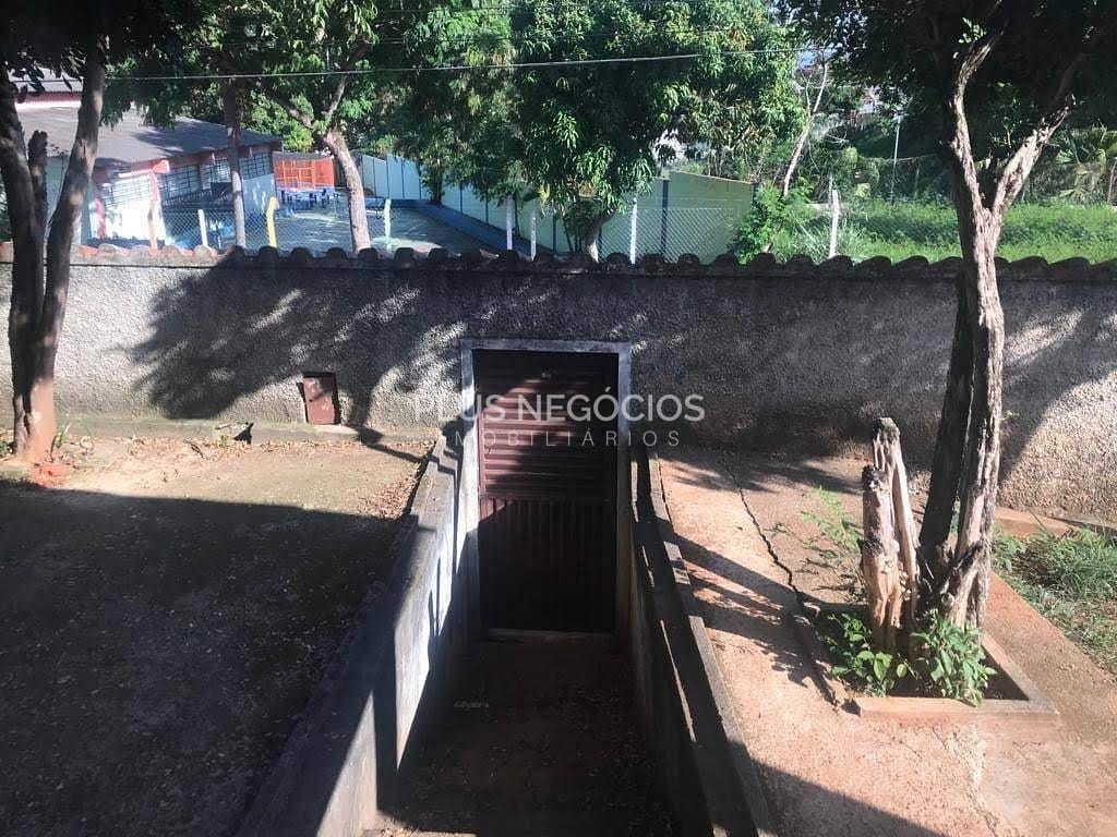 Casa à venda com 4 quartos, 342m² - Foto 2