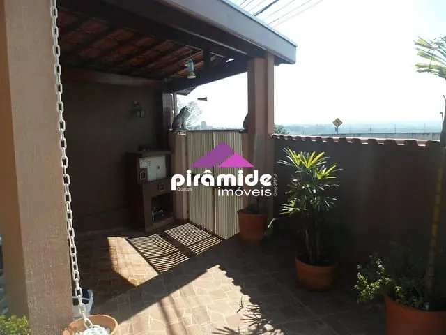Casa com 250m² 3 quartos e 1 banheiro, à venda, no bairro Vila Industrial em São José dos Campos