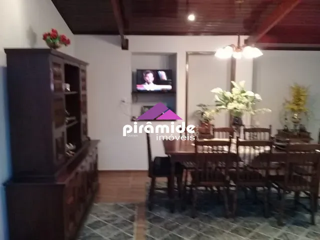 Casa com 250m² 3 quartos e 1 banheiro, à venda, no bairro Vila Industrial em São José dos Campos