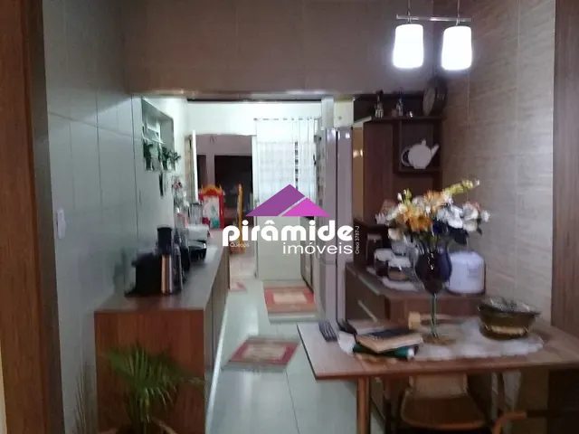 Casa com 250m² 3 quartos e 1 banheiro, à venda, no bairro Vila Industrial em São José dos Campos