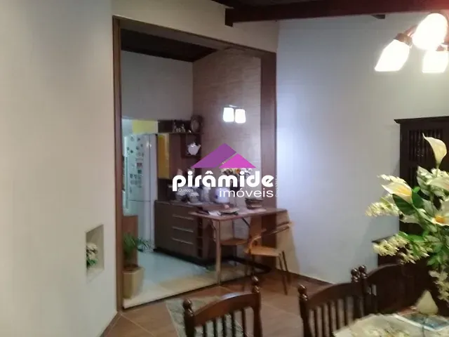 Casa com 250m² 3 quartos e 1 banheiro, à venda, no bairro Vila Industrial em São José dos Campos
