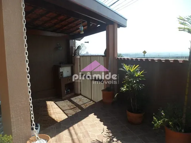 Casa com 250m² 3 quartos e 1 banheiro, à venda, no bairro Vila Industrial em São José dos Campos