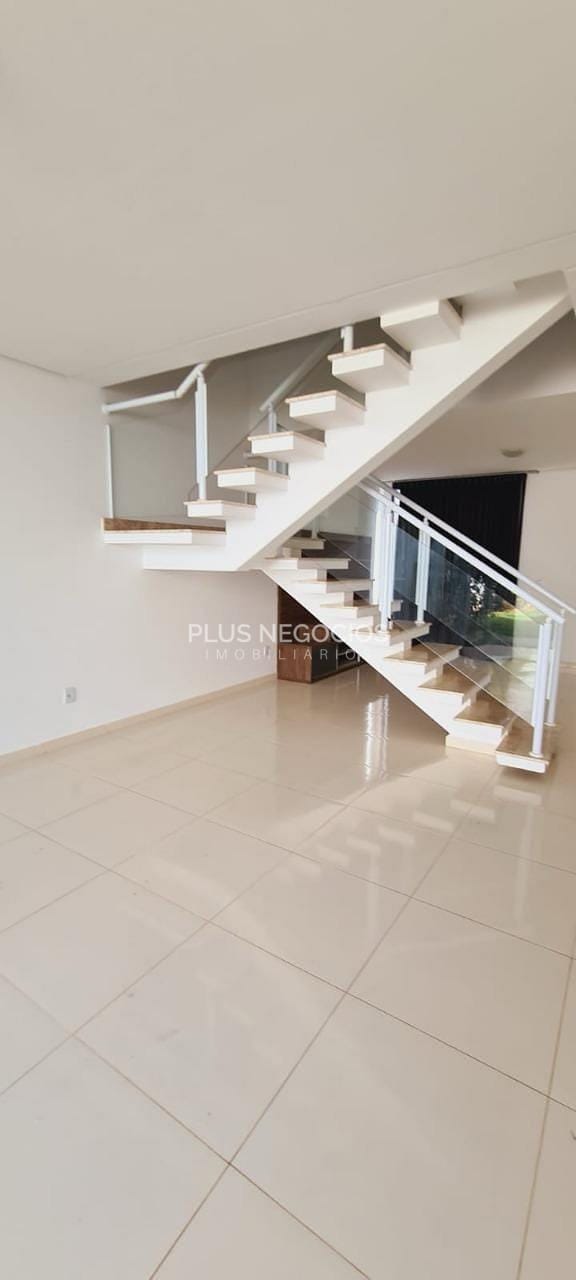 Casa à venda com 3 quartos, 233m² - Foto 2