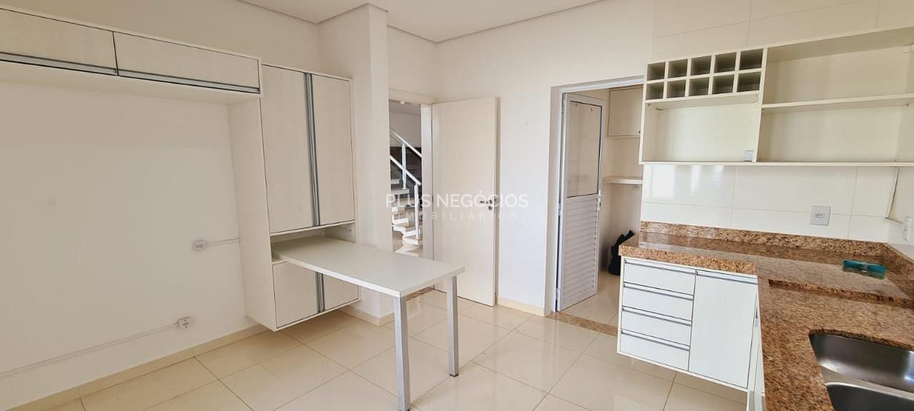 Casa à venda com 3 quartos, 233m² - Foto 5