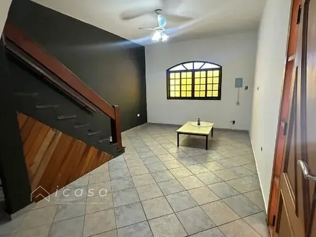 Casa com 249m² 3 quartos e 1 banheiro, à venda, no bairro Vila São José em Taubaté