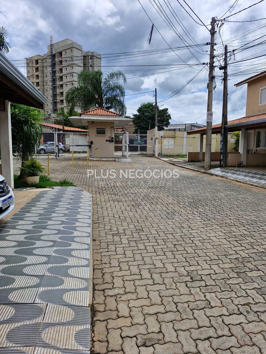 Casa à venda com 2 quartos, 69m² - Foto 1