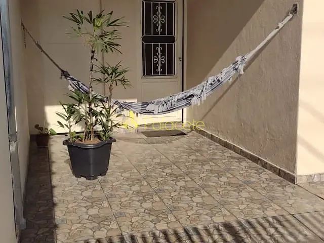 Casa com 125m² 2 quartos e 1 banheiro, à venda, no bairro Parque Senhor do Bonfim em Taubaté
