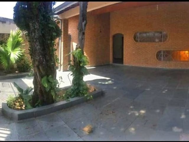 Casa com 250m² 3 quartos e 2 banheiros, à venda, no bairro Jardim Independência em Taubaté