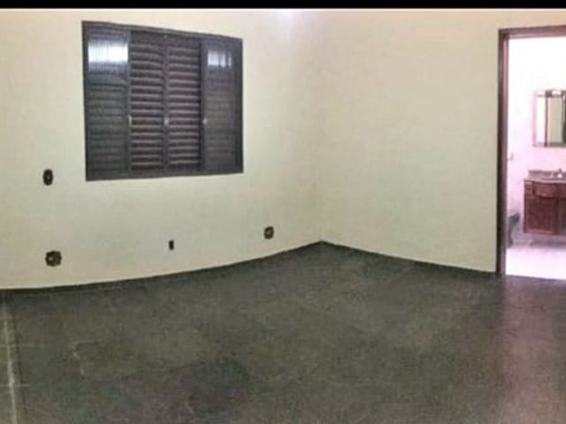 Casa com 250m² 3 quartos e 2 banheiros, à venda, no bairro Jardim Independência em Taubaté