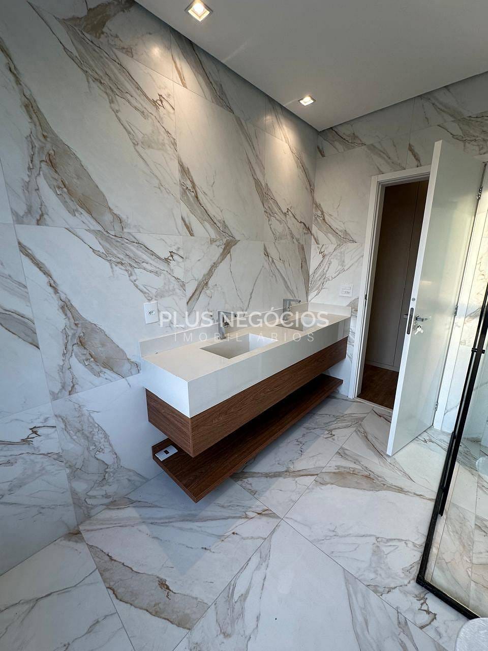 Casa para alugar com 3 quartos, 300m² - Foto 30