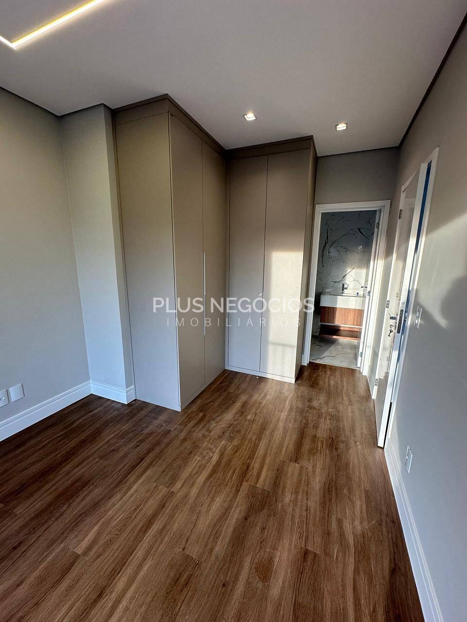 Casa para alugar com 3 quartos, 300m² - Foto 44