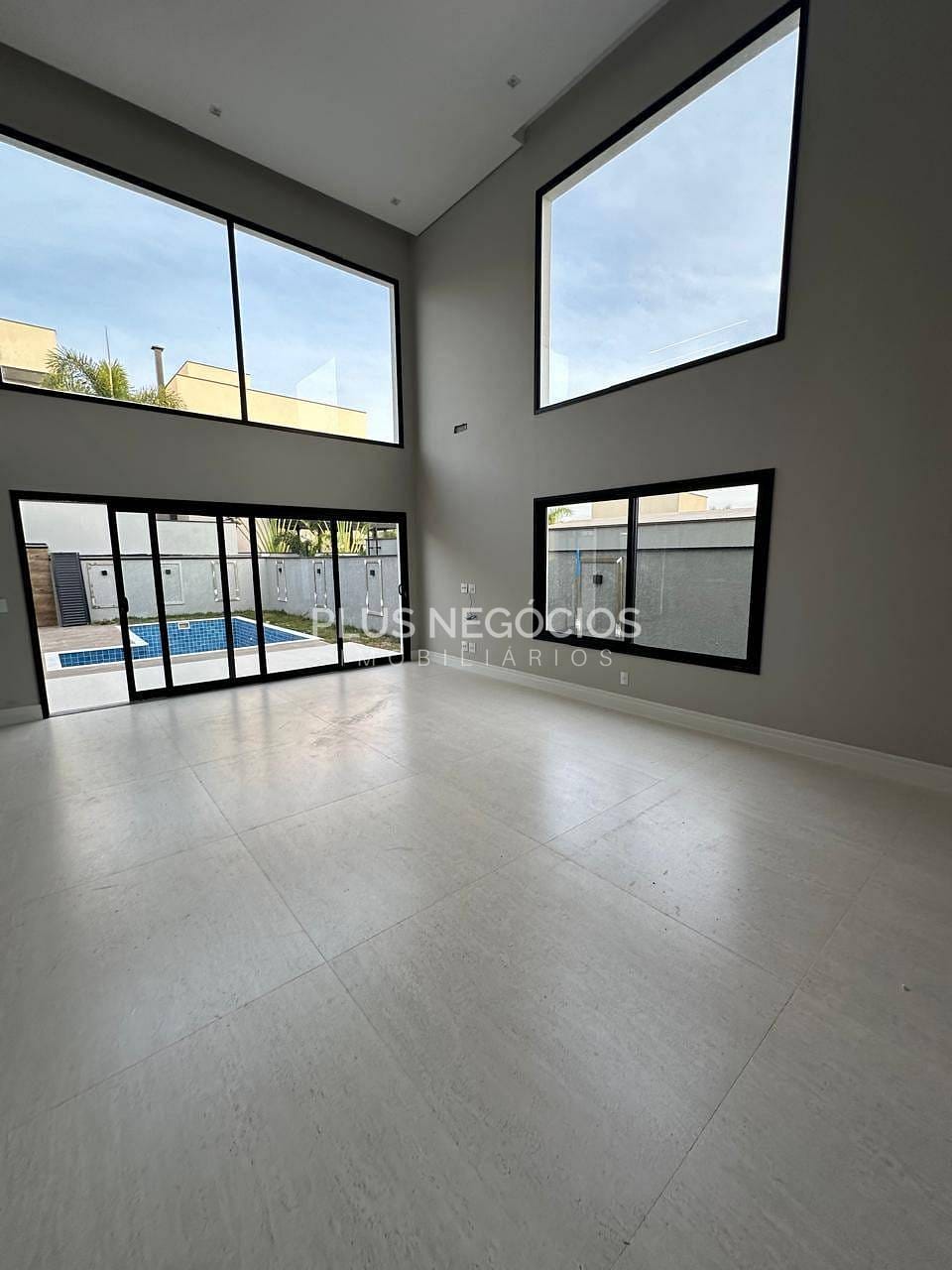 Casa para alugar com 3 quartos, 300m² - Foto 12