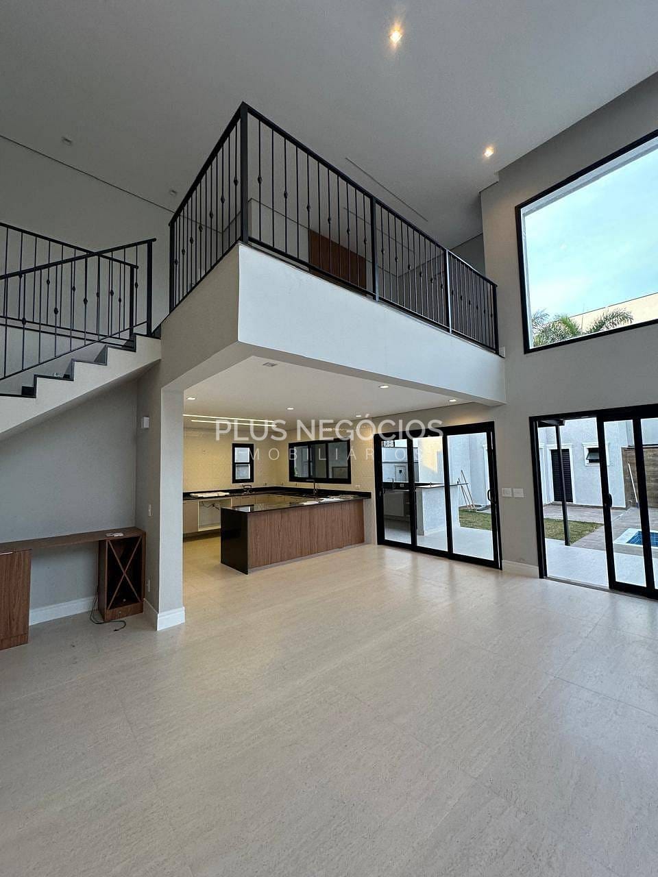 Casa para alugar com 3 quartos, 300m² - Foto 4