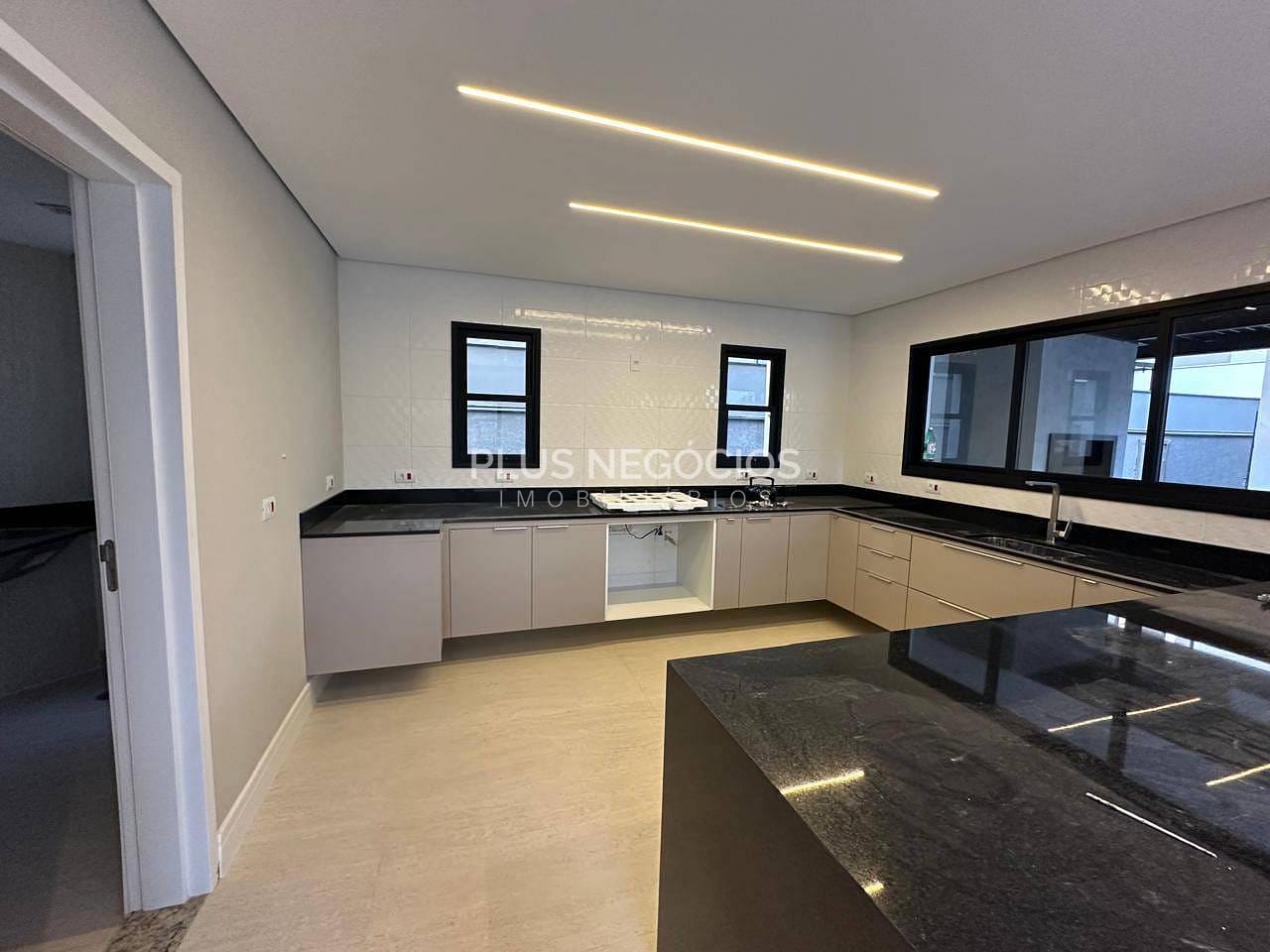 Casa para alugar com 3 quartos, 300m² - Foto 20