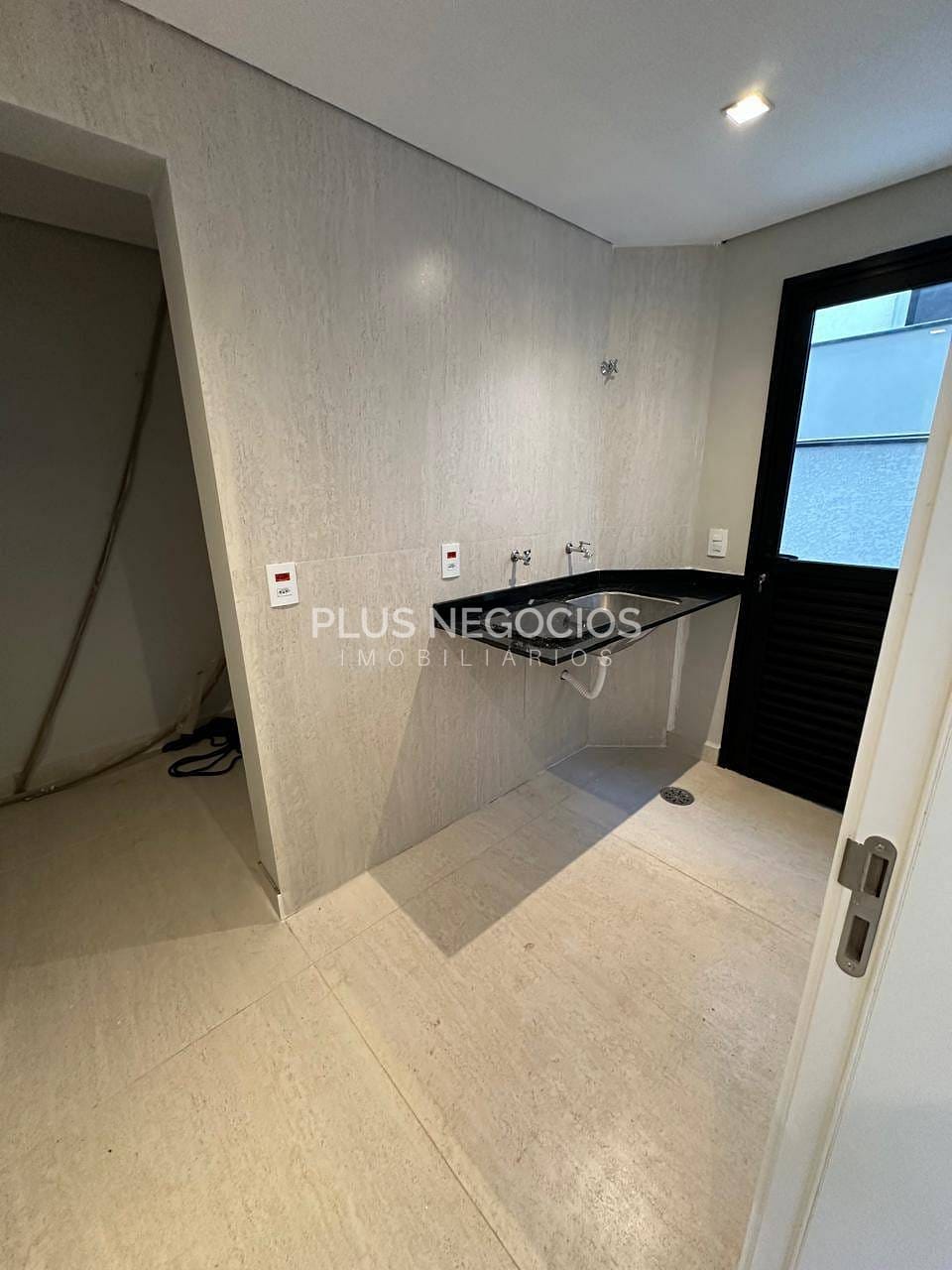 Casa para alugar com 3 quartos, 300m² - Foto 22